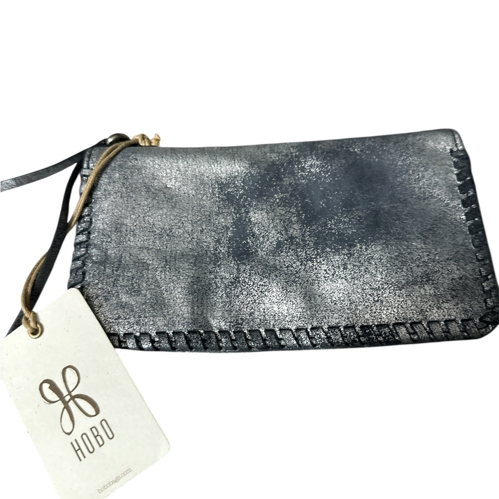 NWT HOBO Metallic blue leather Wristlet magnetic closure zipper pocket so nice